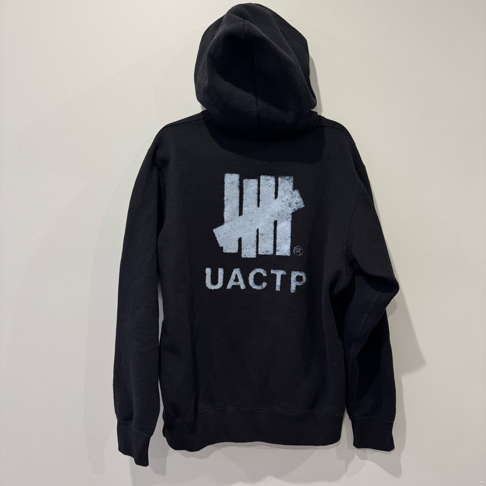 Undefeated x UACTP Pullover Hoodie Black Back Logo Graphic Men's Size Large
